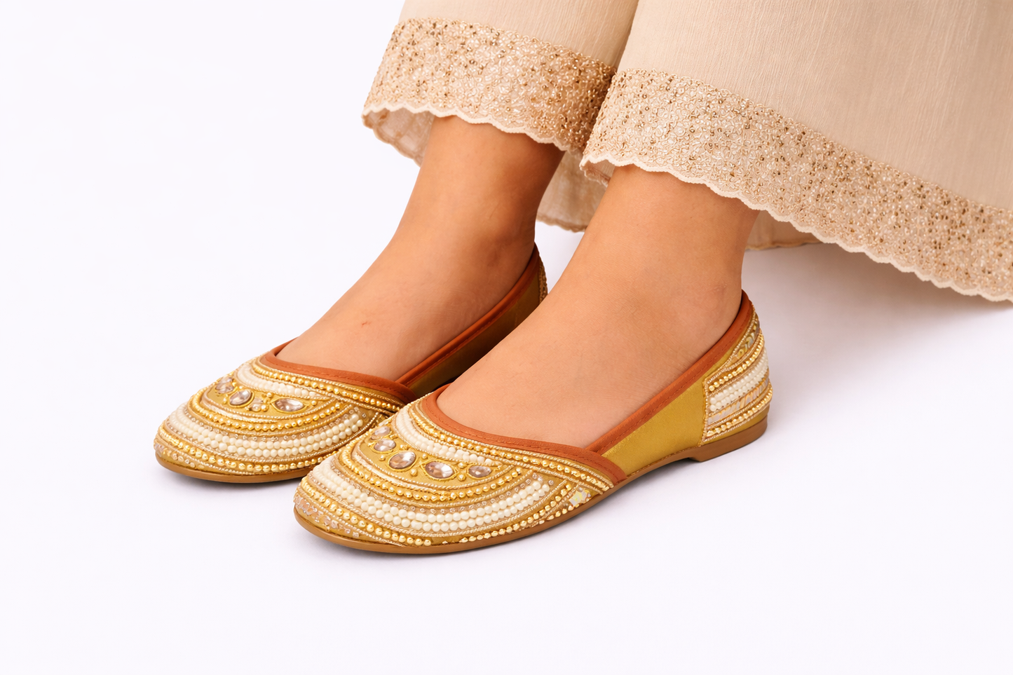 TOTOES Sunehri Pearl Jutti