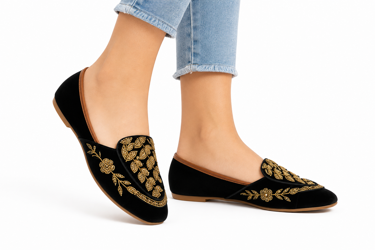 TOTOES Velvet Embroidered Jutti